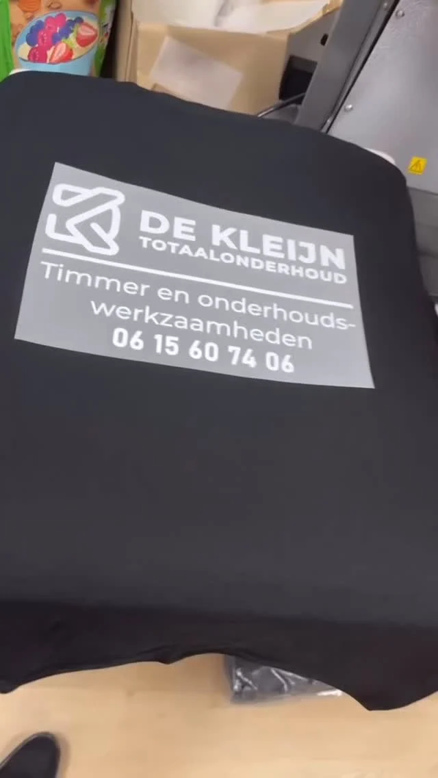 T-Shirts voor maar 15 euro inclusief btw en bedrukken rug en borst logo.

Deze T-shirts zijn perfect voor allerlei gelegenheden, of je nu een evenement organiseert, een team wilt kleden, of simpelweg je merk wilt promoten. De kwaliteit is top, zodat je zeker weet dat deze T-shirts niet alleen mooi zijn, maar ook lang meegaan. 
Wees er snel bij, want de voorraad is beperkt en op=op! We willen ervoor zorgen dat zoveel mogelijk klanten van deze aanbieding kunnen profiteren, dus wacht niet te lang en plaats je bestelling vandaag nog!
Als je nog vragen hebt of meer informatie wilt, aarzel dan niet om contact met ons op te nemen. We staan klaar om je te helpen!